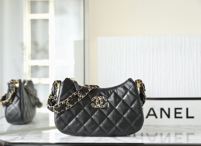 Chanel Crossbody & Shoulder Bags Black Vintage Gold Calfskin Cowhide Fall/Winter Collection Underarm