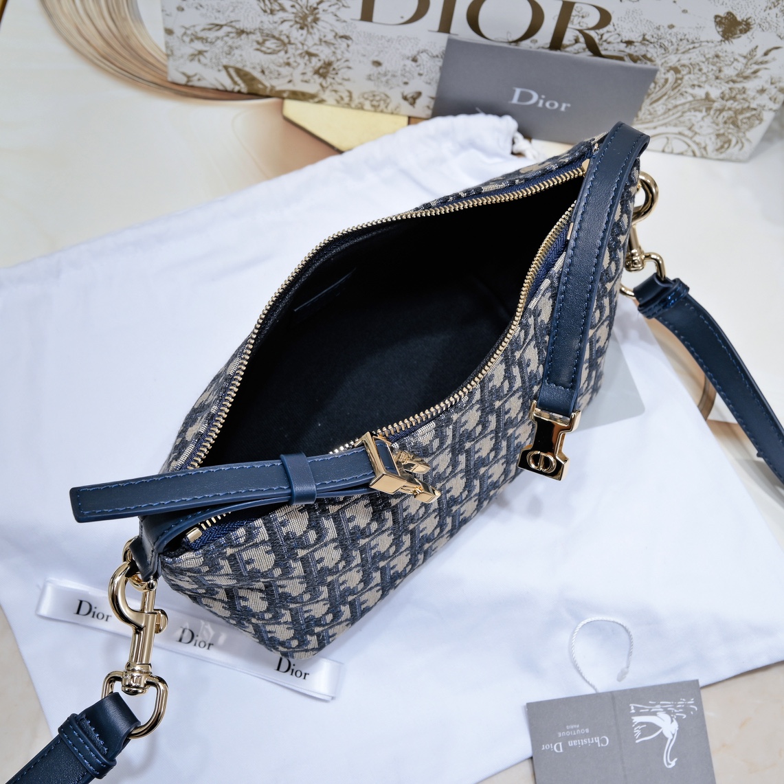 Dior 肩带款【 质量】配图片盒子
