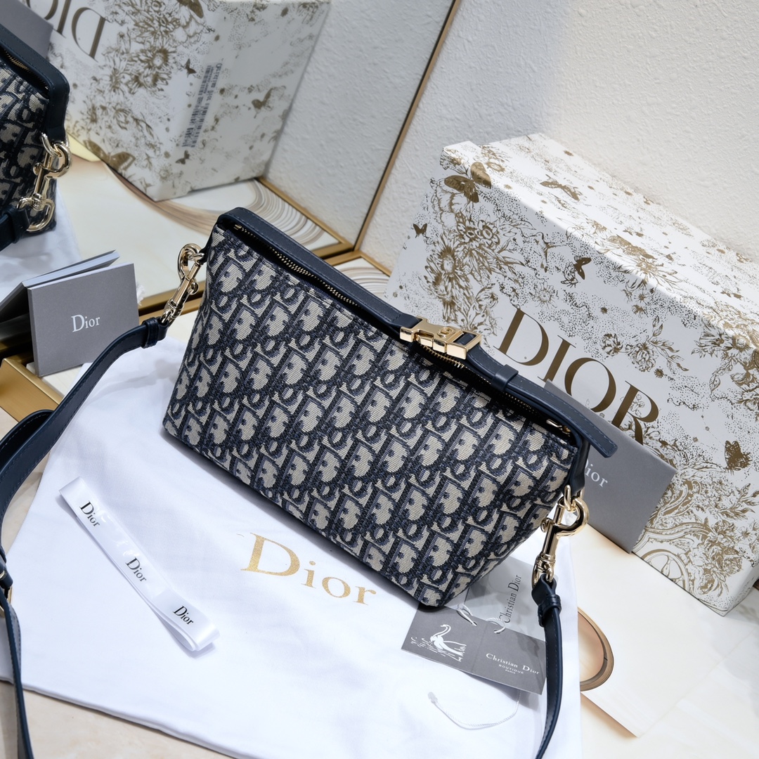 Dior 肩带款【 质量】配图片盒子