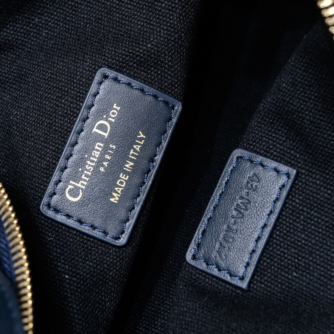 Dior 肩带款【 质量】配图片盒子