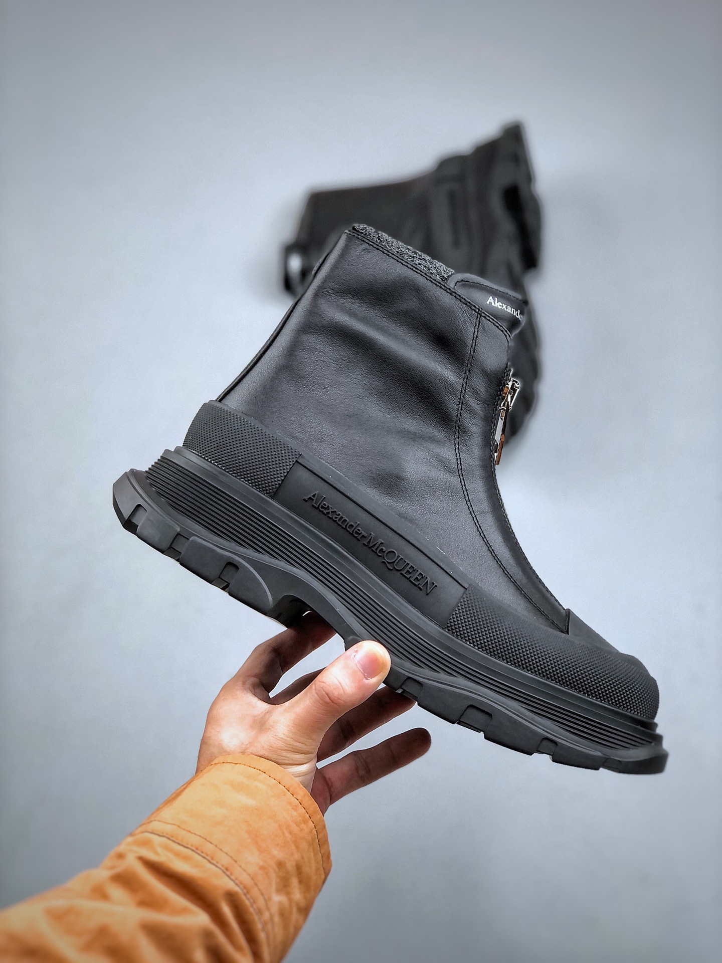 2023 autumn and winter new ALEXANDER MCQUEEN Alexander McQueen tread slick front zipper short boots