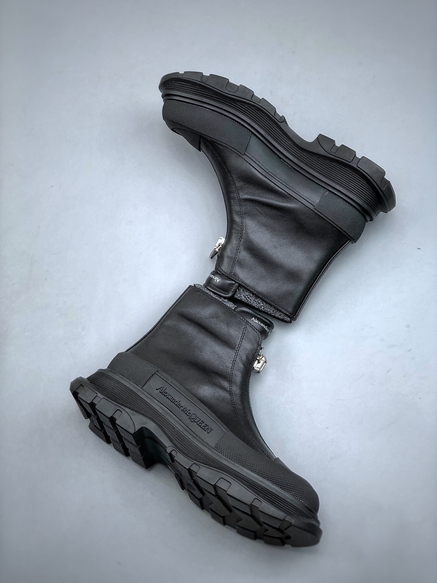 2023 autumn and winter new ALEXANDER MCQUEEN Alexander McQueen tread slick front zipper short boots