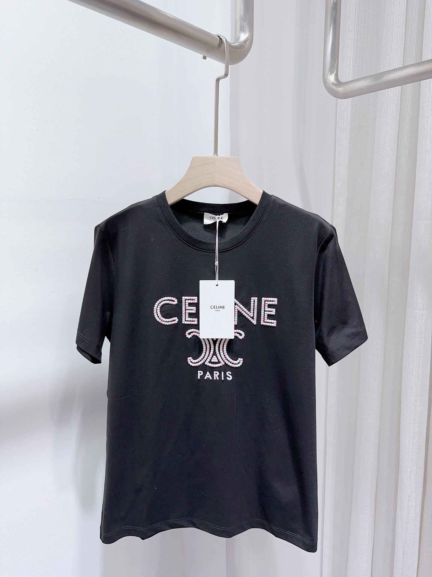 NO:316178,Celine Home!  Order price!  Embroidered Arc de Triomphe letter logo pattern with round neck mercerized cotton short-sleeved T-shirt on chest!  Complete three standards!  Three colors!  S/M/L/XL, shipped in stock!  (M size bust 90 garment length 62), celine, T-shirt,tees, t-shirt,alexander wang19860909Celine家！订单款！胸前刺绣凯旋门字母logo 图案圆领丝光棉短袖T恤！三标齐全！三色！码数S/M/L/XL,现货发！(M码胸围90衣长62),,celine,T-shirt,tees，t-shirt,alexander wang,Women's clothing