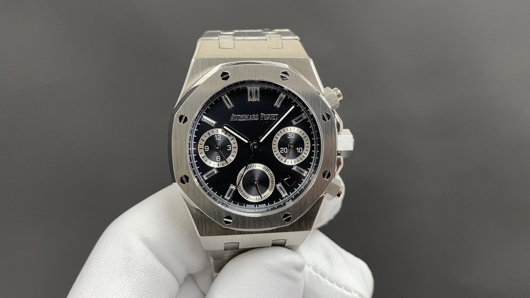 NO:393998,Audemars Piguet Royal Oak Series 26715BC.ZZ.1356BC.01. 38mm Size 1:1 Currently, the highest mechanical movement version is the authentic one!  mechanical!  Don't spend money on quartz!  AP Royal Oak Series chronograph watches, truly one-to-one original reproduction, all dials are carefully created and developed with original authentic dial templates, and the flash sale market is not suitable for high imitation. Everyone is welcome to identify them. At present, in one of the popular markets at home and abroad, the price of genuine products is difficult to find, and the second-hand market has risen to 50W, which is quite valuable and value-added. You can buy them. Each model is literally the original authentic substitute level. It took a full year and 3 months to develop the color. In order to ensure that everyone can buy the most cost-effective watch with the least money 1 The case material is imported 316 stainless steel, with ultra-high fine grinding and wire drawing technology, and detailed processing!  The dead corners are hand-drawn, and the hardware accessories at each position are polished to keep the original consistent. The technical breakthrough has made the shells interchangeable. 2 The ring port adopts high-gloss polishing and original manual inlaying techniques to ensure that 32 brightly cut diamonds are consistent in size and arranged neatly. 3 Each literal is an original substitute dial, which is not comparable to high imitations on the market. The original mold opening font nails and pointers are most worth cherishing. The dial is integrated into one and truly restores the authentic effect. It is not divided into two layers in the market, and it is not shining!  4 Assemble the movement, accurate and stable light when moving, audemars19860909爱彼Audemars piguet 皇家橡树系列26715BC.ZZ.1356BC.01. 38mm尺寸1:1 目前最高机械机芯版本正品是机械！机械！不要花冤枉钱买了个石英！ AP皇家橡树系列计时腕表、真正一比一原版复刻,所有表盘都以原装正品表盘模版精心打造开发出来,秒杀市场不对版高仿,欢迎大家来鉴别.目前在国内外热门之一市场正品一表难求,二手市场价格已经上升到50W幅度相当保值增值款,能买到就赚到.每一款字面都是原装正品代用级别,从开发面对颜色整整花了1年3个月时间,为了保证大家花最少的钱就能买最划算的表款 1 表壳材质属进口316精钢,超高精细打磨拉丝工艺,细节处理！死角位进行手工拉丝,各个位置五金配件打磨保持原装一致,打造技术性攻破已做到壳可正品互换. 2 圈口采用高光抛光加原装人工镶嵌手法,保证32颗明亮切割美钻大小一致,排列整齐 3 每一款字面都是原装代用级表盘,非市场上高仿所能比拟,原装开模字钉和指针最值得珍惜是表盘一体成型真正还原正品效果,非市场分二层,没光泽！ 4 装配机芯,走时精准稳定光,,audemars,Watch