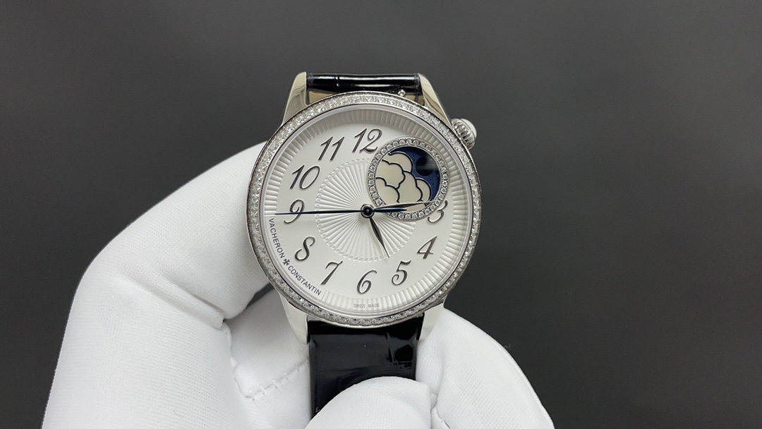 NO:145204,White. Rose's new product, Vacheron Constantin Egérie Goddess series, has added a new work!  The elegant charm of time is precipitated, and the beauty of day and night is flowing. The ultra-thin mechanical women's watch continues the series style!  The new cream dial is made of bright diamond phase decoration and wrinkle decoration after months of debugging and is made using the traditional 