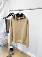 P240 Burberry, 2023 new hooded sweatshirt, the hat has classic Burberry plaid pattern, handsome and fashionable, simple and versatile. The fabric is cotton. Not only is it crisp and maintains a trendy silhouette, it is also comfortable to wear. The yarn is more delicate. The size is XS-L. 1 P240 Burberry, 2023 new hooded sweatshirt, the hat has classic Burberry plaid pattern, handsome and fashionable, simple and versatile. The fabric is cotton. Not only is it crisp and maintains a trendy silhouette, it is also comfortable to wear. The yarn is more delicate. The size is XS-L.