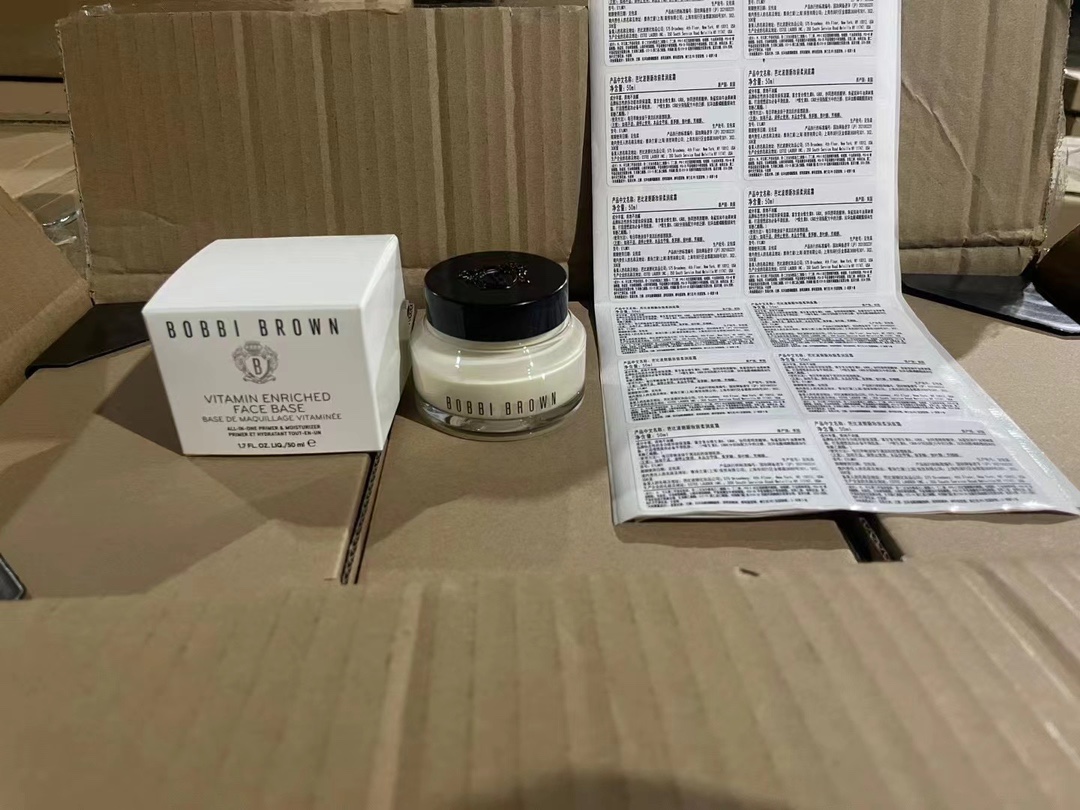 55。芭比布朗橘子面霜50ml/明通版 🔜 明通版.高质量❗️🇺🇸【新版】芭比布朗 橘子面霜50ml 完美出货‼️细节全对版☑️膏体完美 最新版本纸盒钢印打码 打12粒/件72粒 配中文标 现货供应🔥