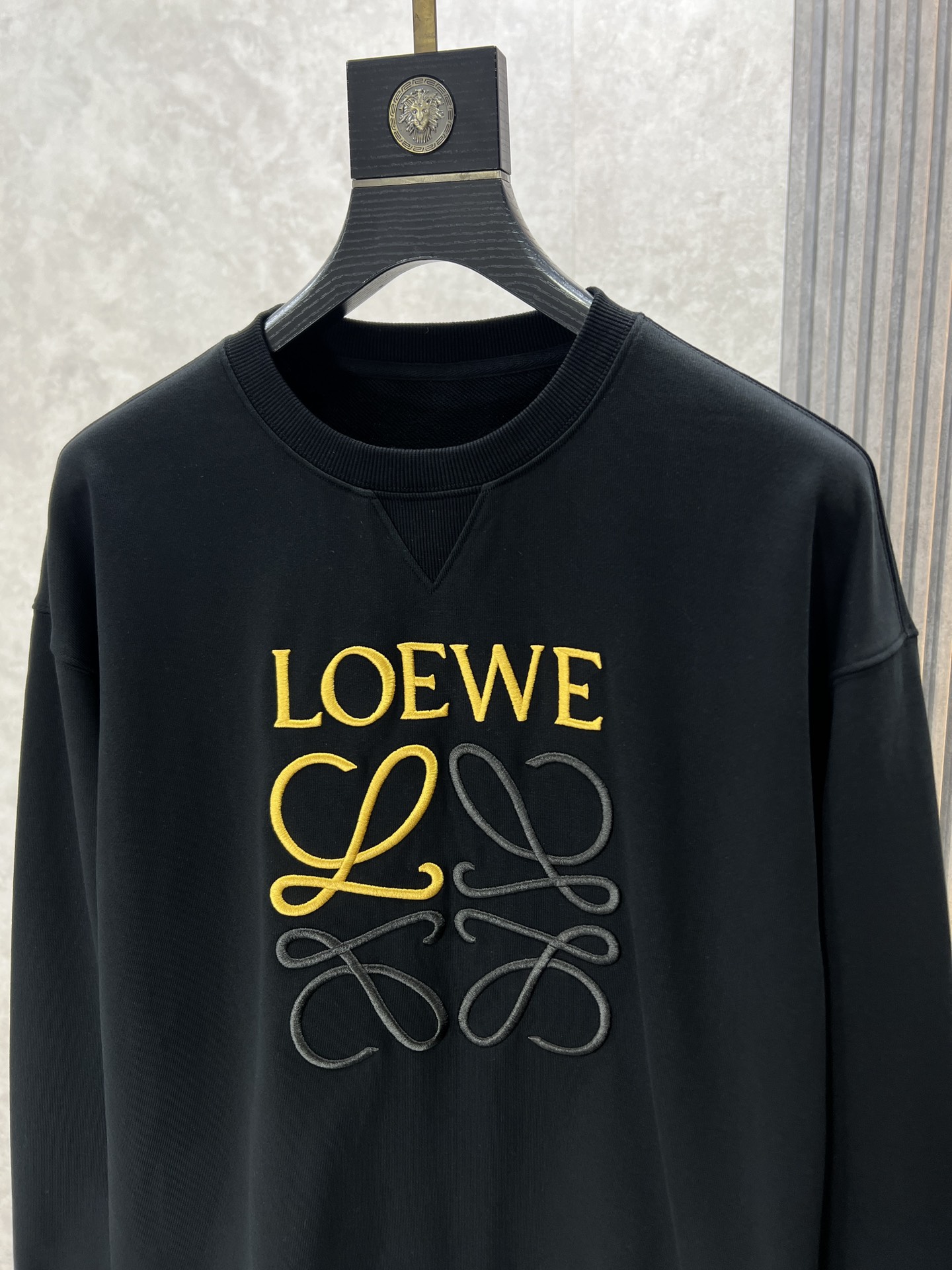 LOEWE罗意威最新秋季男装长袖卫衣选用进口120支针织定制面料亲肤舒适具有透气吸汗性能摸上去手感非常的