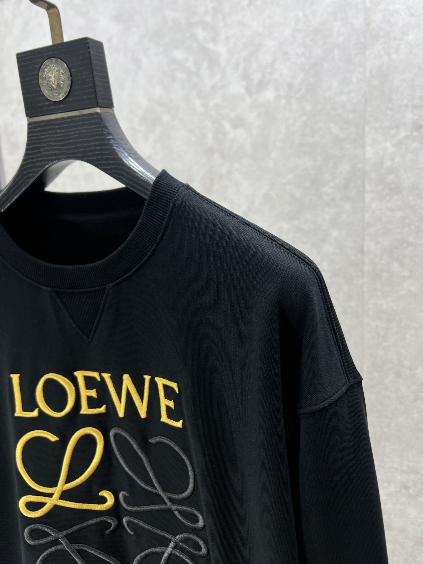 LOEWE罗意威最新秋季男装长袖卫衣选用进口120支针织定制面料亲肤舒适具有透气吸汗性能摸上去手感非常的