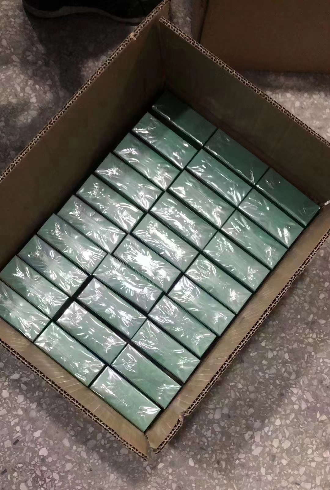 115。海蓝之谜面膜6片装/明通版
🔜 明通版.高质量❗海蓝之谜面膜6片装，箱规30盒‼️
质量完美，带塑封，所有细节过对比