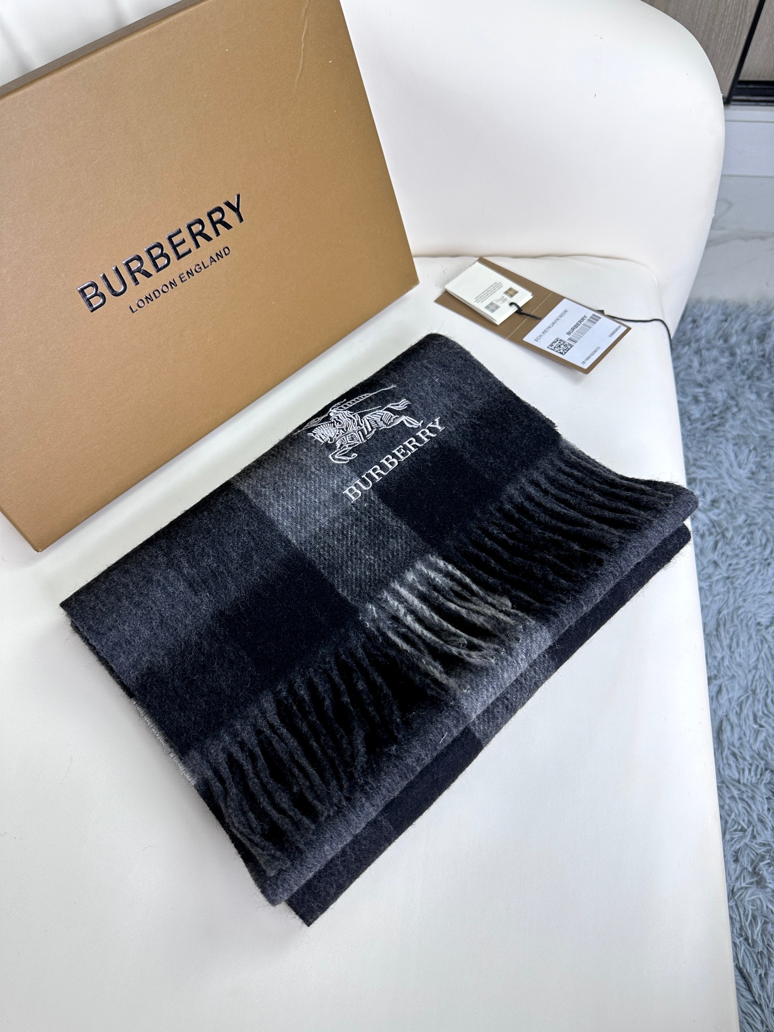 Burberry巴宝莉 专柜级经典羊绒格子围巾