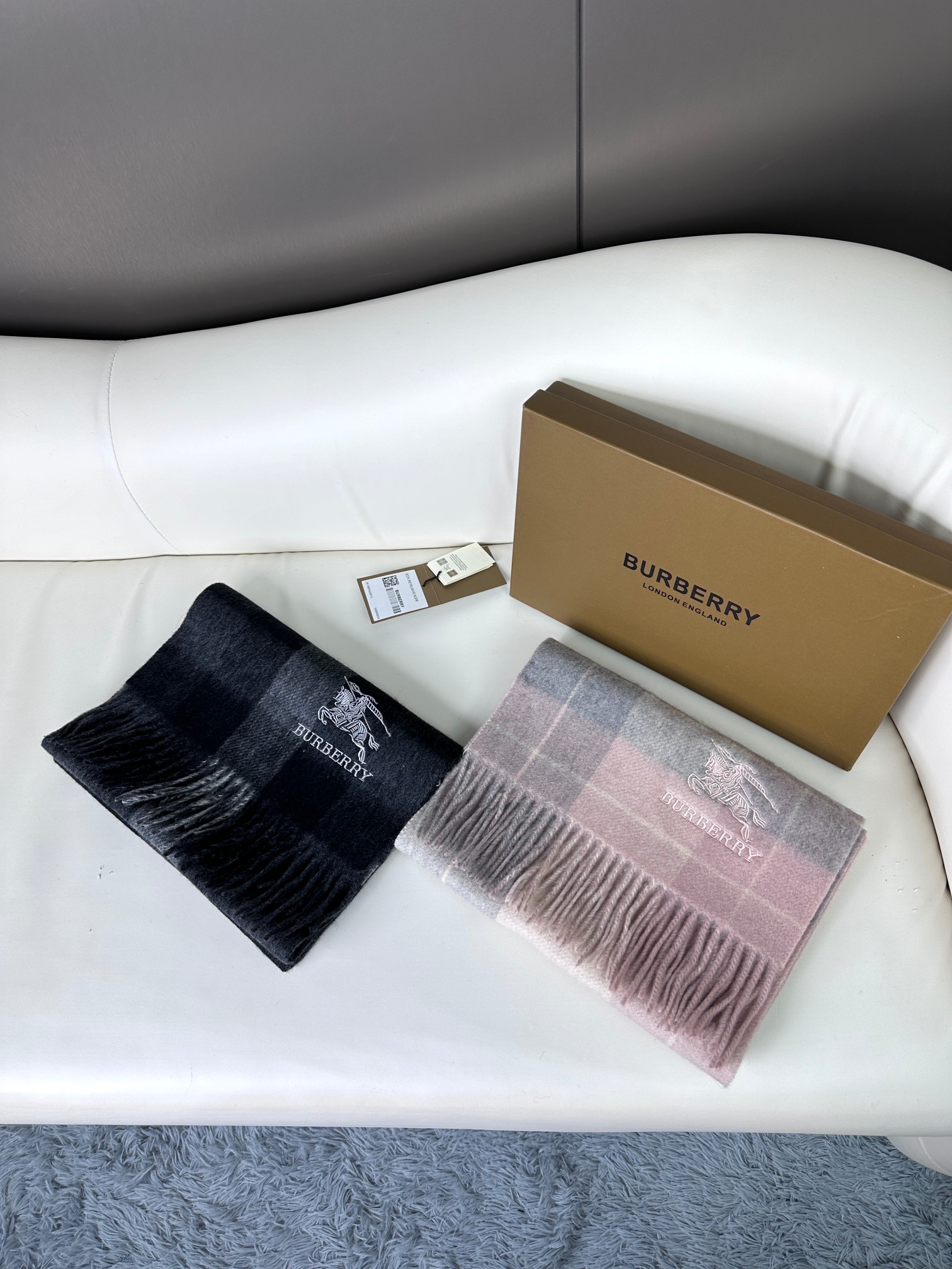 Burberry巴宝莉 专柜级经典羊绒格子围巾