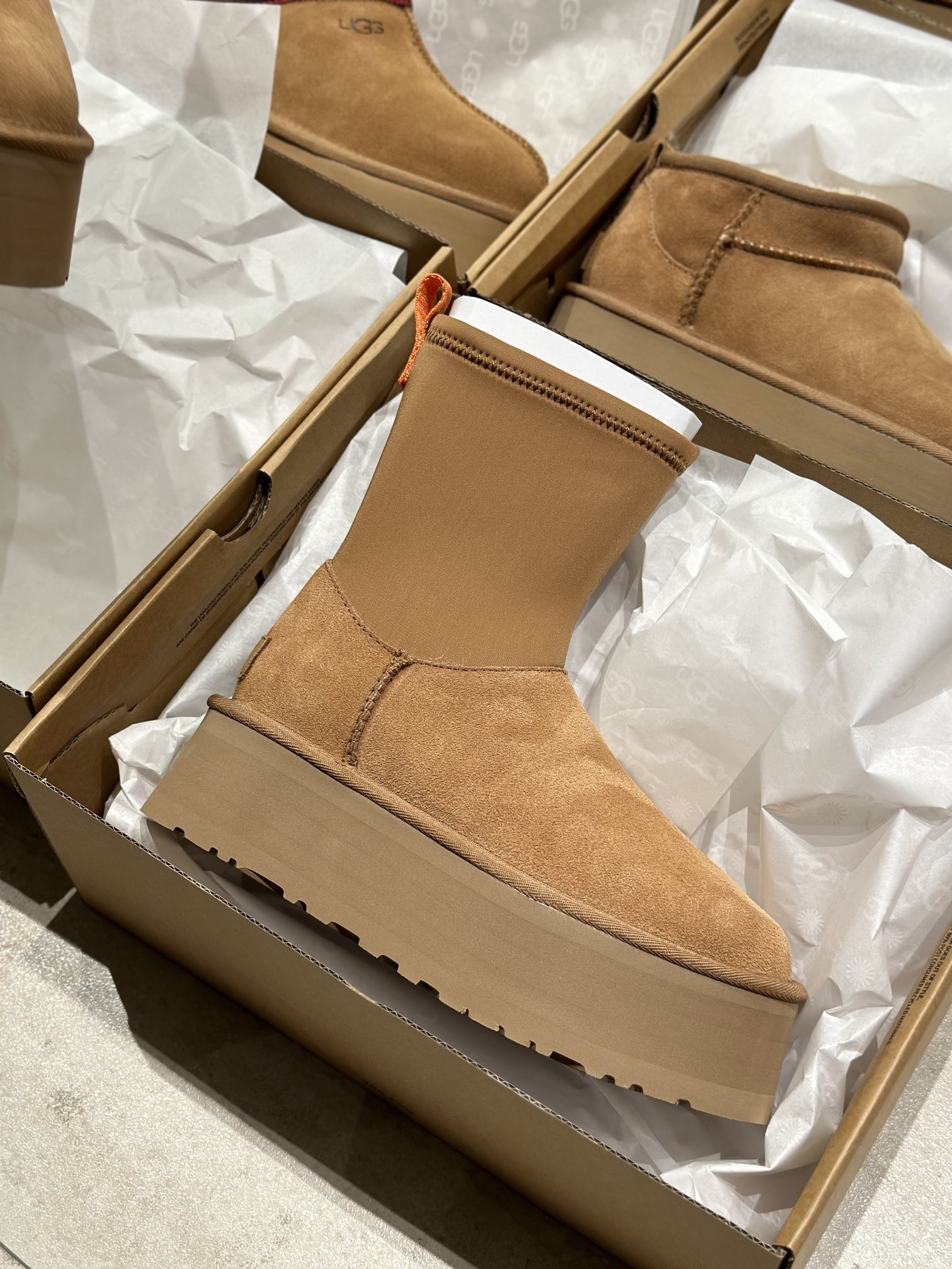 细节图  🔥双11预热特惠🔥CX专供 独家纯原 【UGG】原xx 弹力靴 厚底5cm 4031 新款迪普靴👢冬日里的美拉德,厚底铅笔弹力靴秒变小鸟腿👍羊毛配氯丁弹力鞋筒,带有侧拉链好穿舒适显瘦增高时髦洋气 颜色:栗色