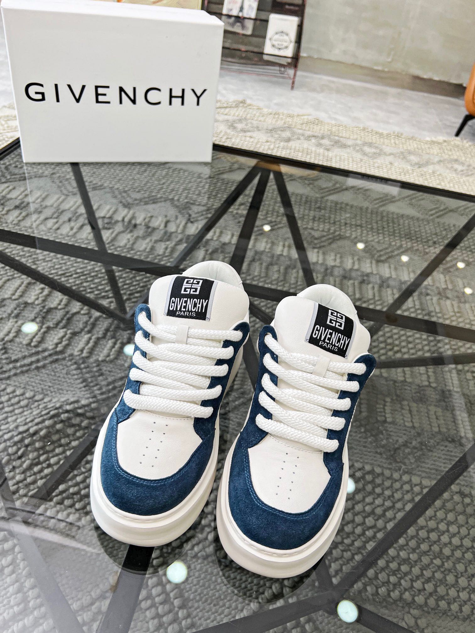 NO:216640,Brand GIVENCHY Color Original Color Code Number 38-44 Standard Code Price Material Givenchy Top-level Original Product!  The upper of the high-quality sports shoes is spliced ​​with imported cowhide to make a breathable mesh inner lining. Cowhide feet. Original combination sole. Fashionable, simple and elegant style. All-match style. Givenchy casual shoes. Givenchy, given, given, sneakers, cowhide.19860909品牌GIVENCHY 颜色 原版配色 码数38-44标准码 价格 材质纪梵希顶级·原单货！精品好货运动鞋鞋面采用进口牛皮拼接而成透气网布内里 牛皮垫脚 原版 组合大底 版型时尚简洁大方 百搭款,纪梵希休闲鞋,givenchy,givenchy,sneakers,cowhide,Men's shoes