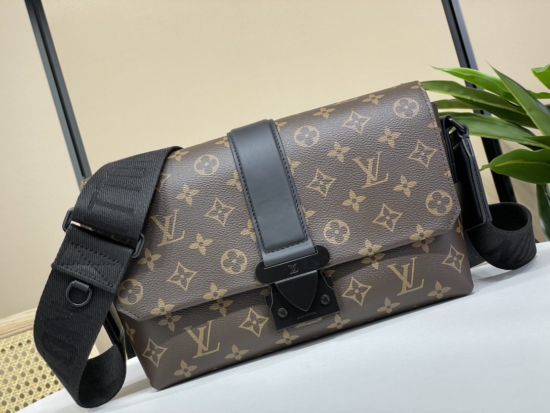 Louis Vuitton Lv S-Cape Messenger Bag