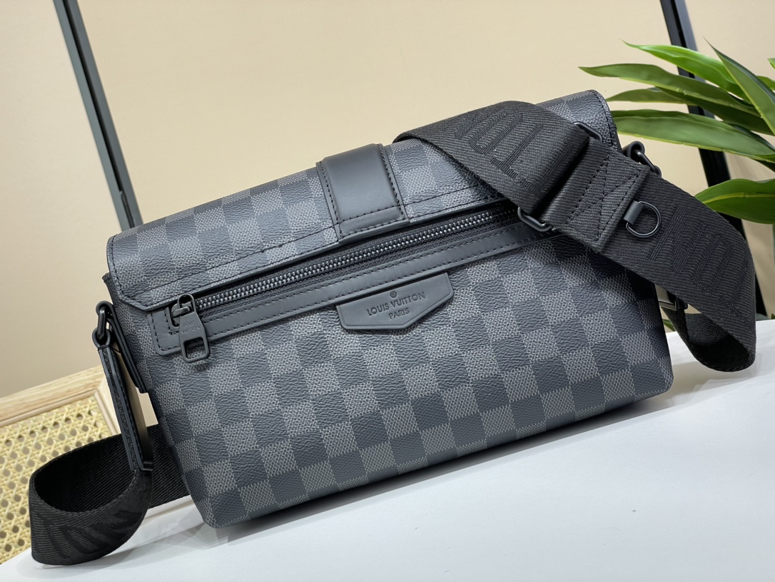 Louis Vuitton LV S-Cape messenger bag
