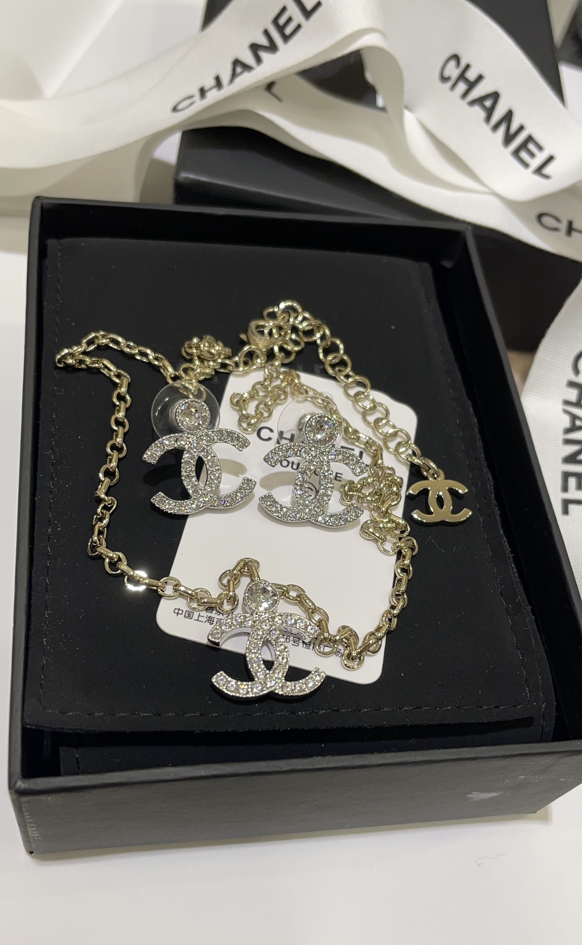 NO:104102,23K new silver rhinestone double C one diamond light gold chain necklace light gold chain silver double C pendant contrasting color design, daily wear super cute and fashionable, full of cherry-free feeling, Chanel necklace, chanel, necklace1986090923K新款银色水钻双C一颗钻淡金色链条项链 淡金色链条银色双C吊坠的撞色设计 日常佩戴闪闪的超可爱时髦感满分,香奈儿项链,chanel,necklace,Jewelry