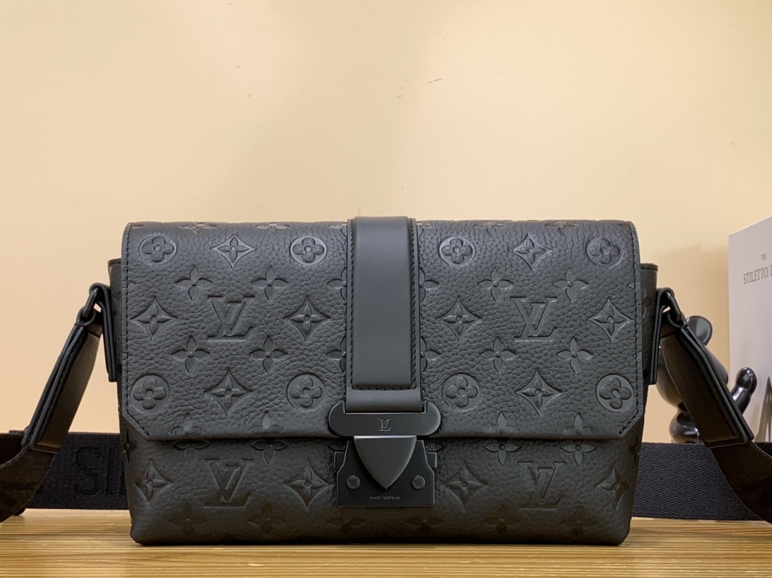 Top brands like
 Louis Vuitton Messenger Bags Black Taurillon m23741