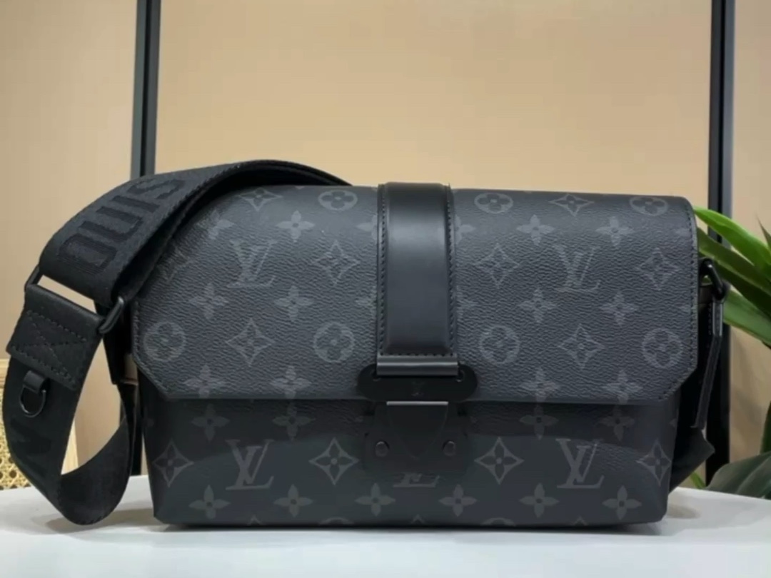 Louis Vuitton LV S-Cape Messenger Bag Officially On Sale M46794 Black Flower Short Video