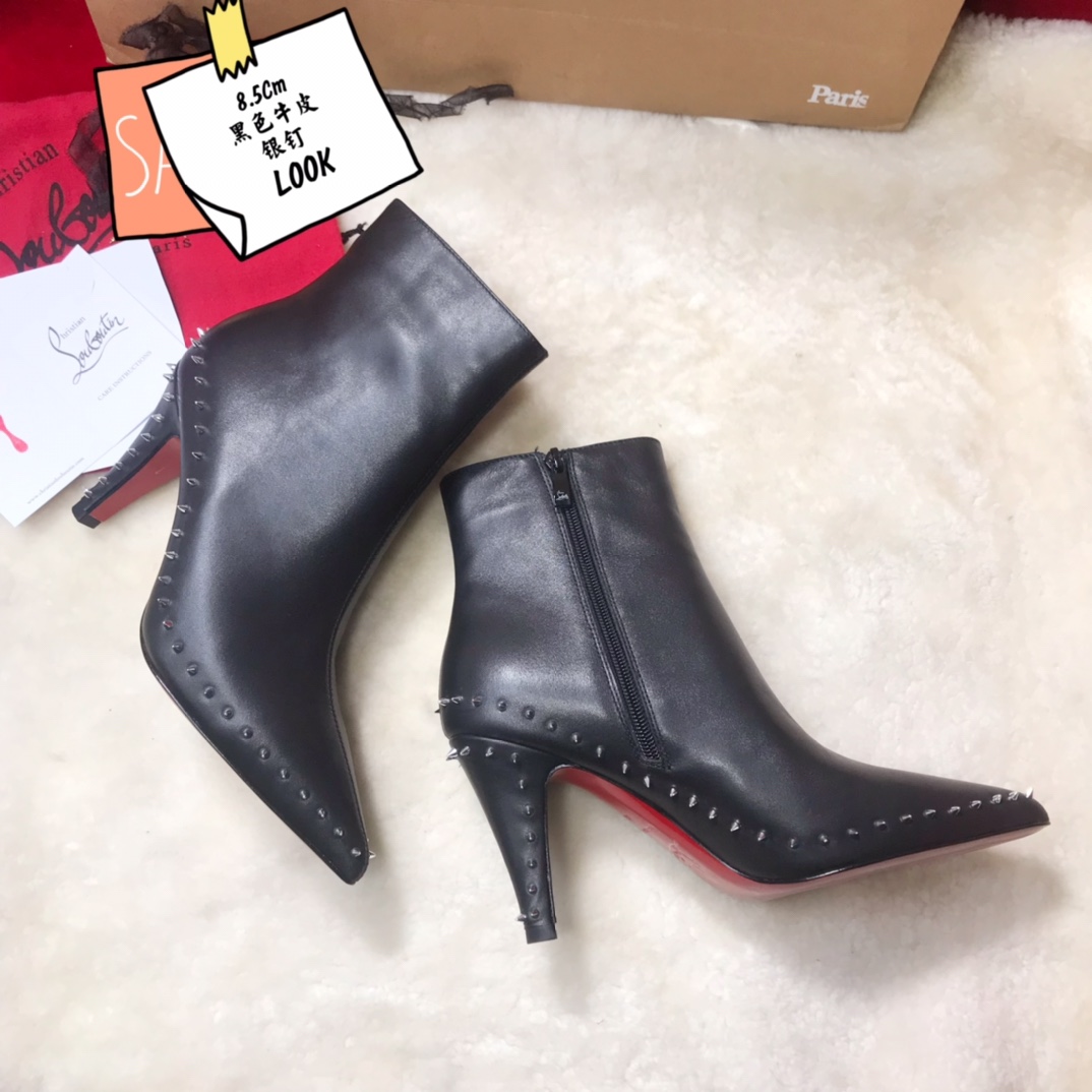 NO:100357,High-end customized autumn and winter boot series!  H8.5Cm, size 34-42. Private mold trademark zipper. X893-1002 black cowhide, sheepskin, leather large styling, official website synchronization.8-inch boots Standard European code Reference:X893-002 Color:black Material:veau velours Lining:goat leather Heel height:8.5Cm Sole:leather sole Size:EUR 34-42 (US 4-11):,,christian louboutin,boots,cowhide,sheepskin19860909高端订制 秋冬靴系列！ H8.5Cm,尺码34-42码.私模商标拉链 .X893-1002黑牛皮,羊皮里,真皮大厎,官网同步.8寸靴 标准欧码 Reference:X893-002 Color:black Material:veau velours Lining:goat leather Heel heigh:8.5Cm Sole:leather sole Size:EUR 34－42（US 4一11) :,,christian louboutin,boots,cowhide,sheepskin,Women's Shoes