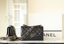 Chanel Crossbody & Shoulder Bags Black Vintage Gold Calfskin Cowhide Fall/Winter Collection Chains
