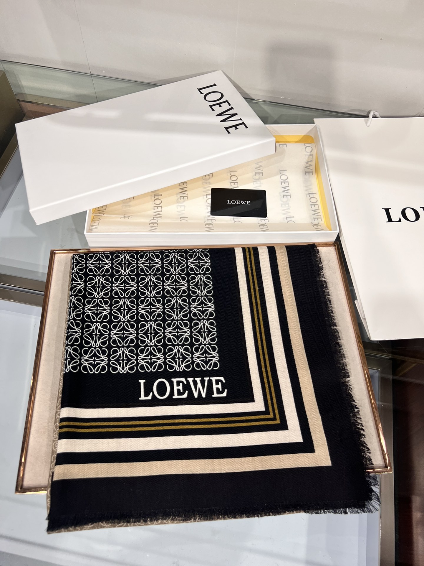 高定版上新️Loewe罗意威专柜新款高级又不撞款的好东西！！！能力范围能带给大家最好的品质这个价格真的亲