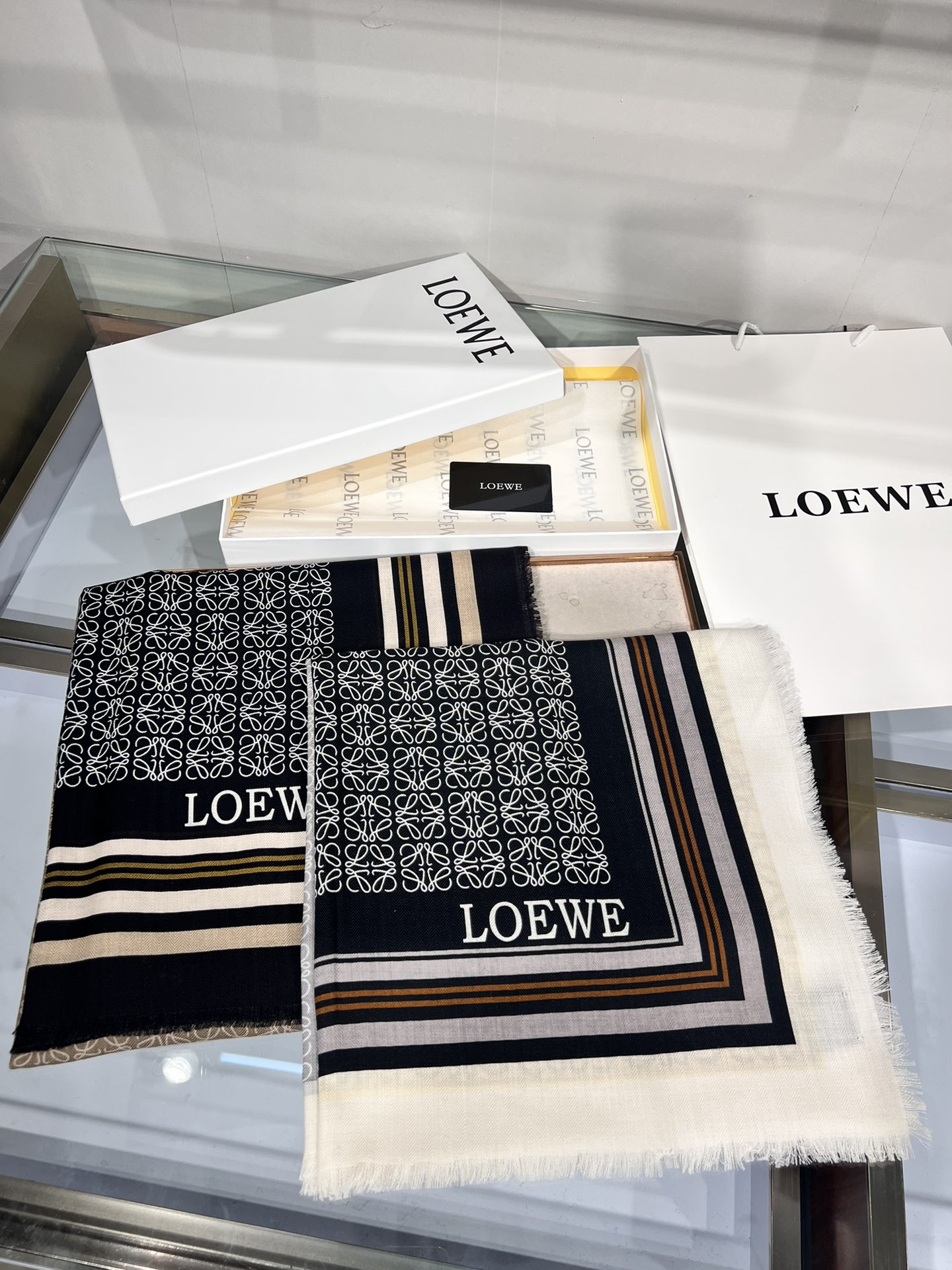 高定版上新️Loewe罗意威专柜新款高级又不撞款的好东西！！！能力范围能带给大家最好的品质这个价格真的亲