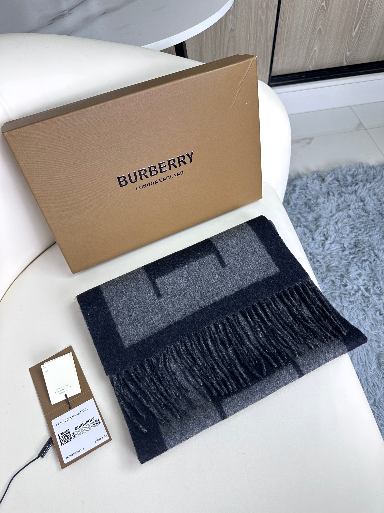 Burberry巴宝 2023新款双面羊绒围巾