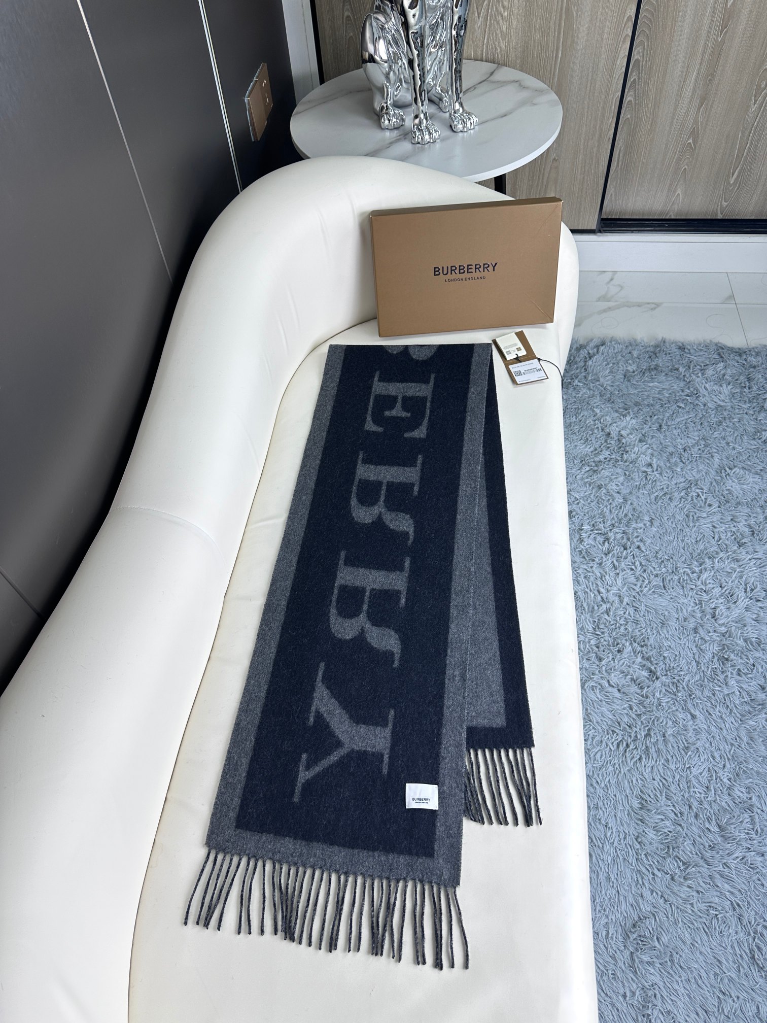 Burberry巴宝 2023新款双面羊绒围巾