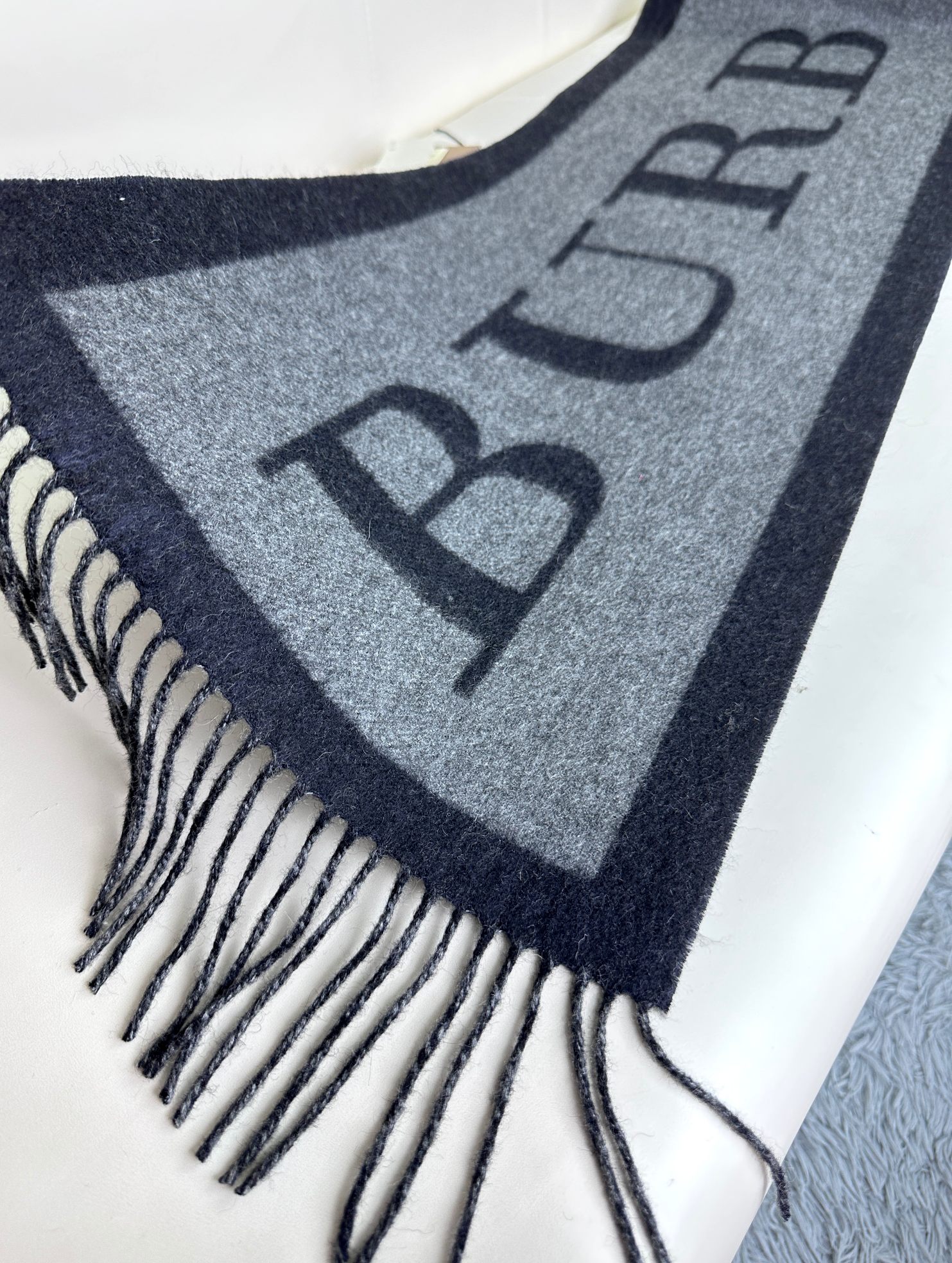 Burberry巴宝 2023新款双面羊绒围巾