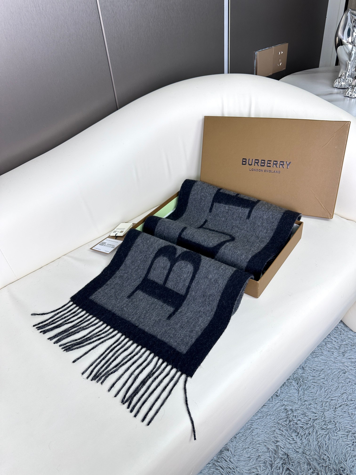 Burberry巴宝 2023新款双面羊绒围巾