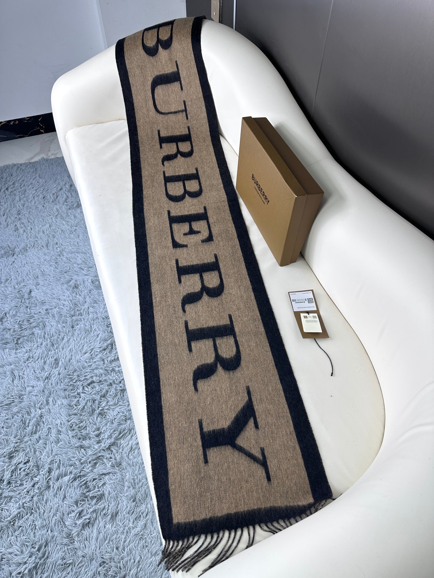 Burberry巴宝 2023新款双面羊绒围巾
