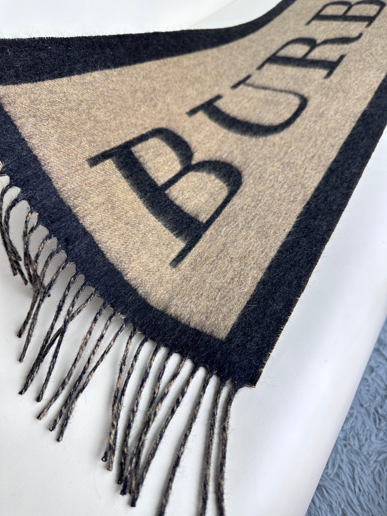 Burberry巴宝 2023新款双面羊绒围巾
