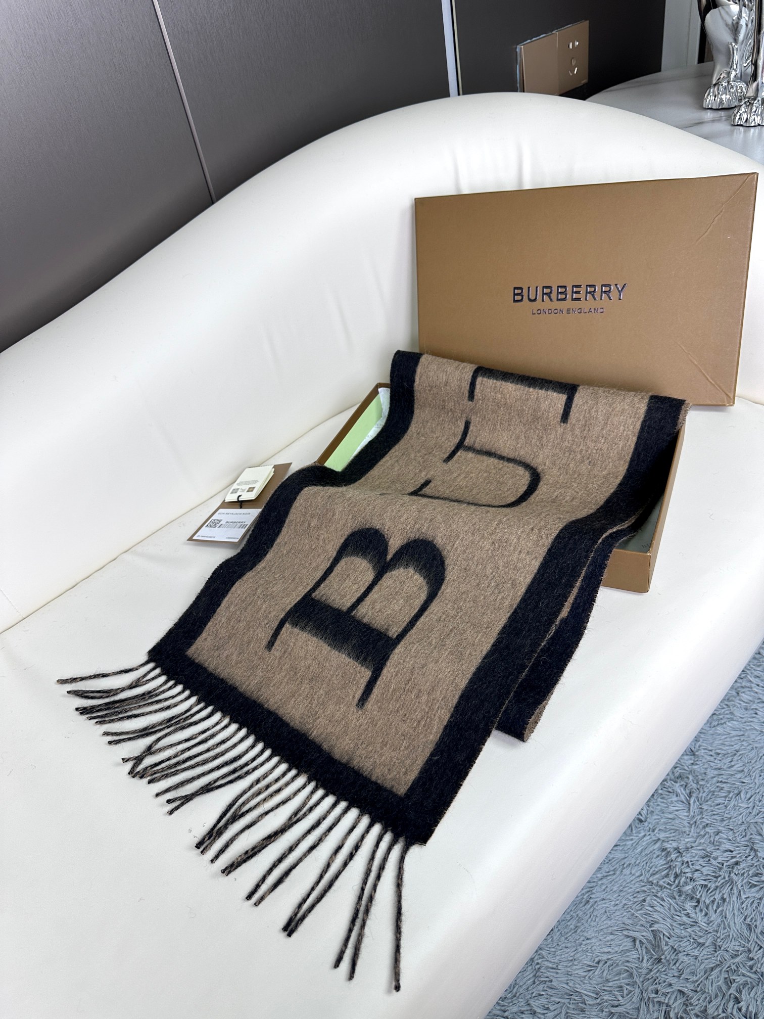 Burberry巴宝 2023新款双面羊绒围巾