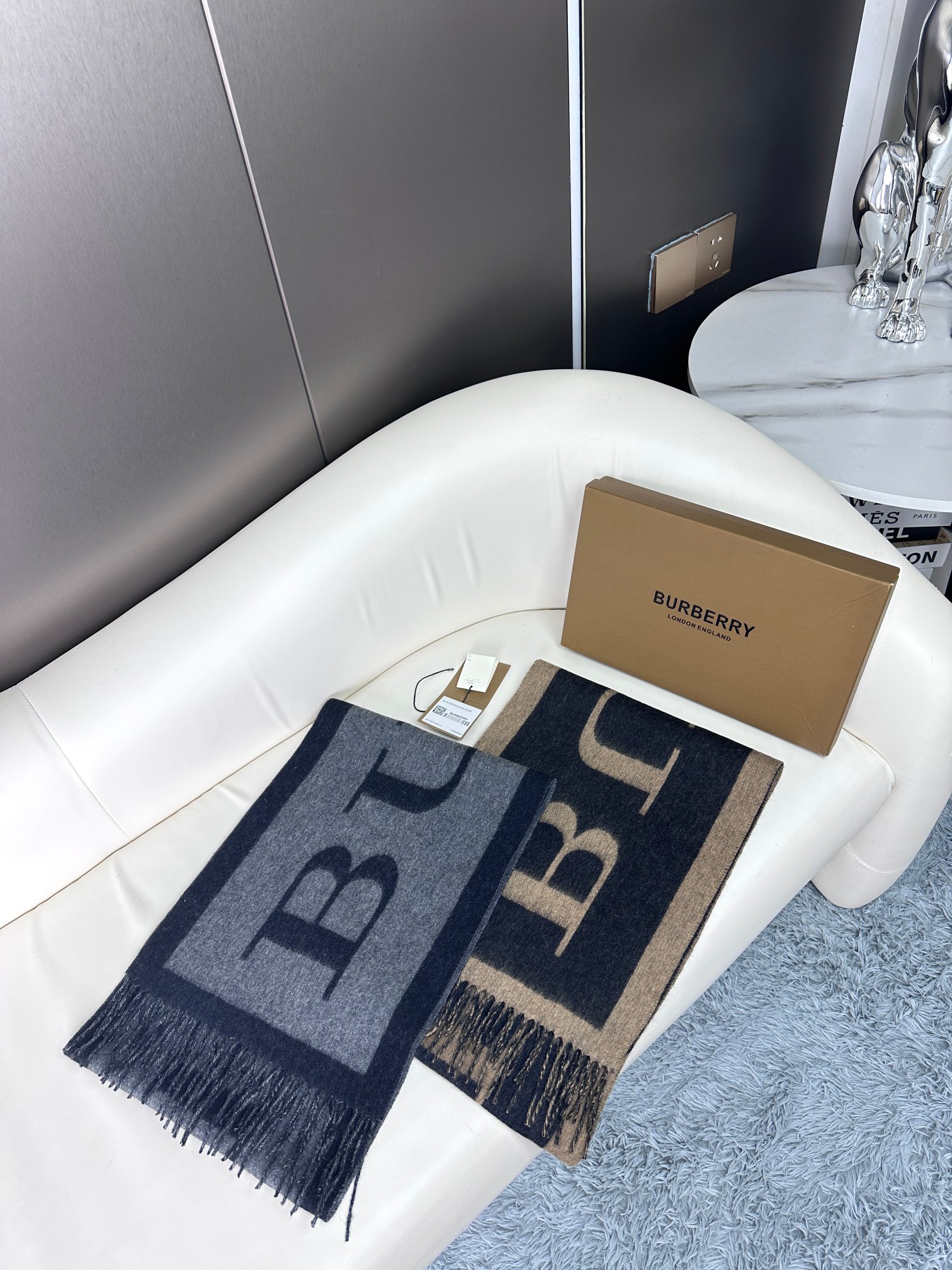 Burberry巴宝 2023新款双面羊绒围巾