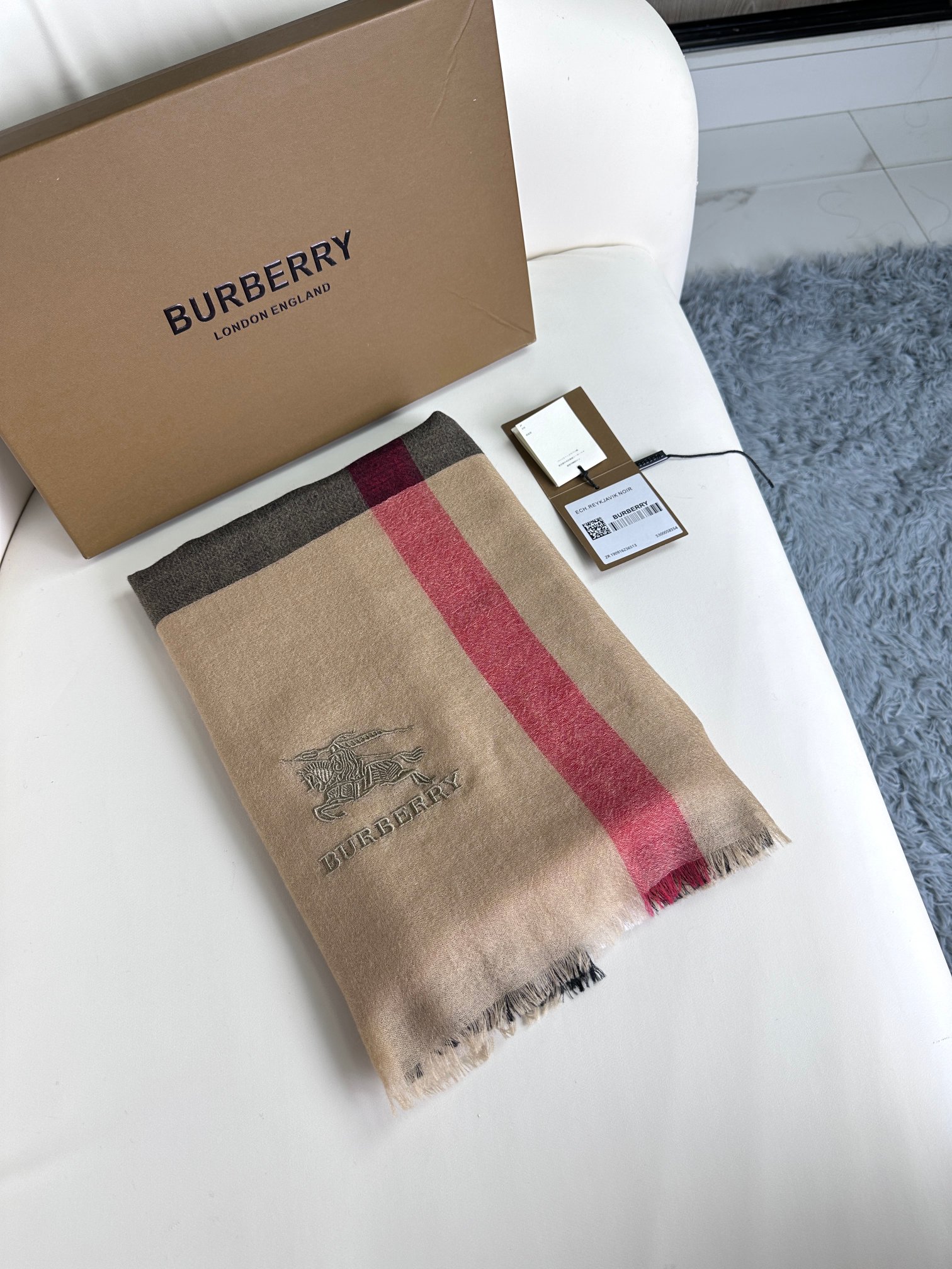 Burberry巴宝莉 2023新款山羊绒围巾