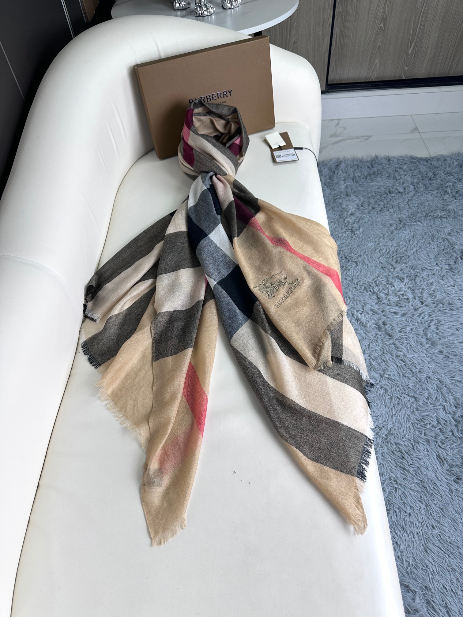 Burberry巴宝莉 2023新款山羊绒围巾