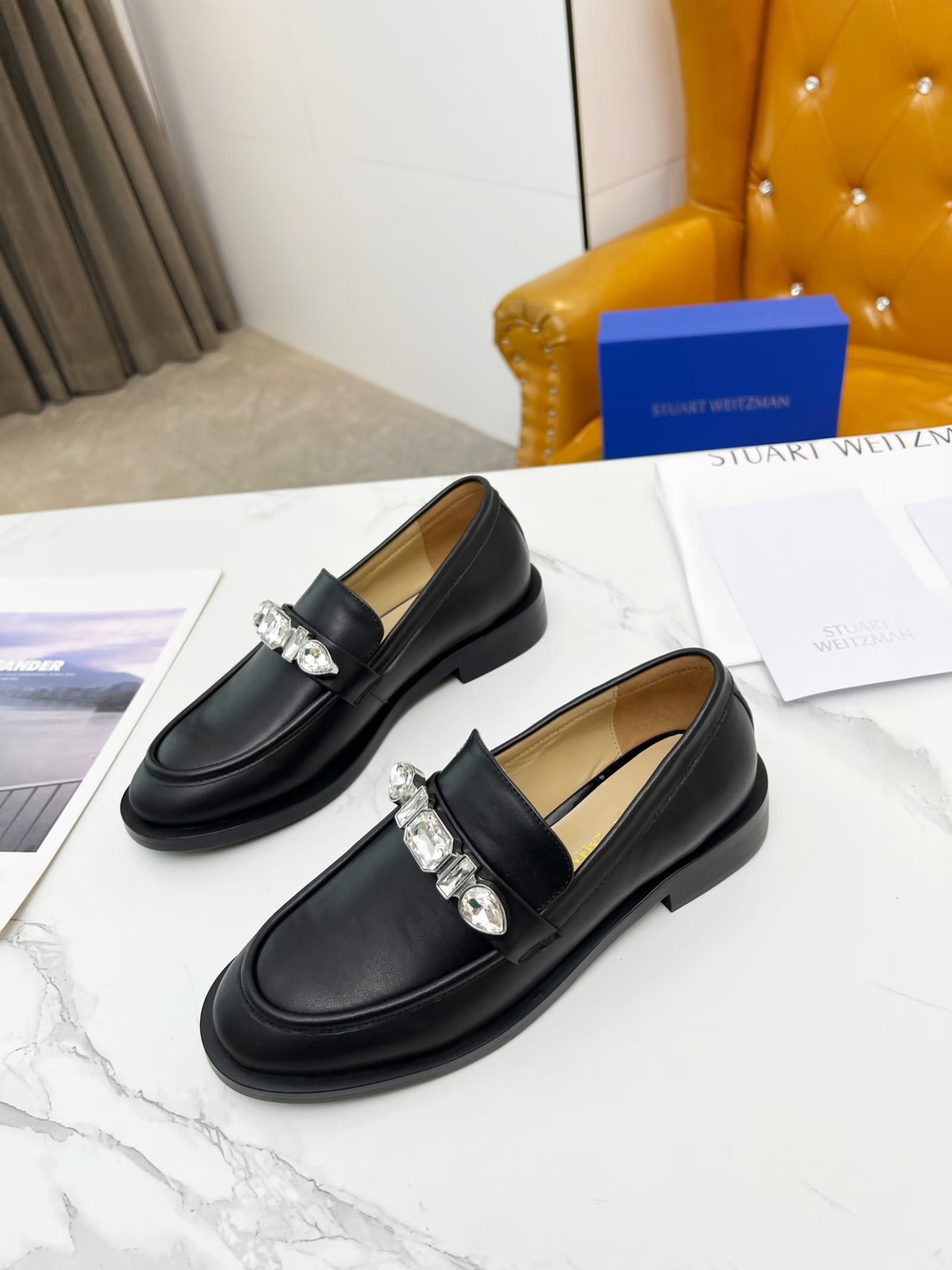New Stuart Weitzman 2023 Spring/Fall Collection: Stylish Air Shoes with Platinum Pearl Decoder - 图片 2