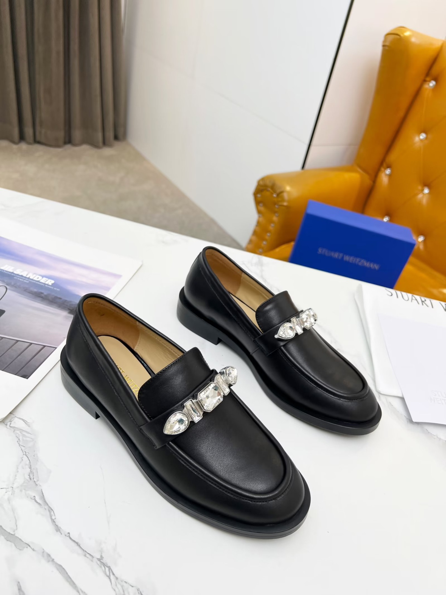 New Stuart Weitzman 2023 Spring/Fall Collection: Stylish Air Shoes with Platinum Pearl Decoder - 图片 3