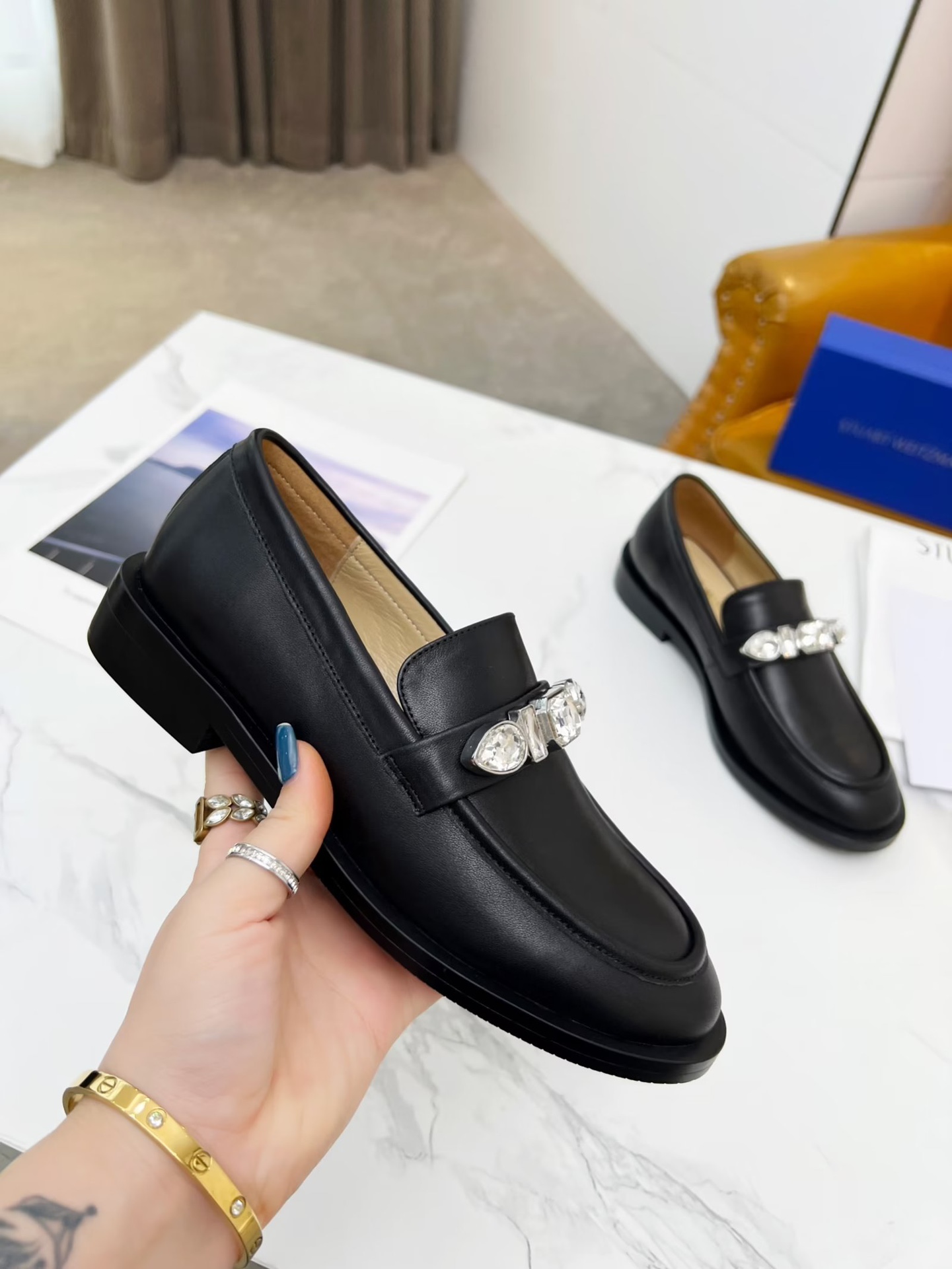 New Stuart Weitzman 2023 Spring/Fall Collection: Stylish Air Shoes with Platinum Pearl Decoder - 图片 4