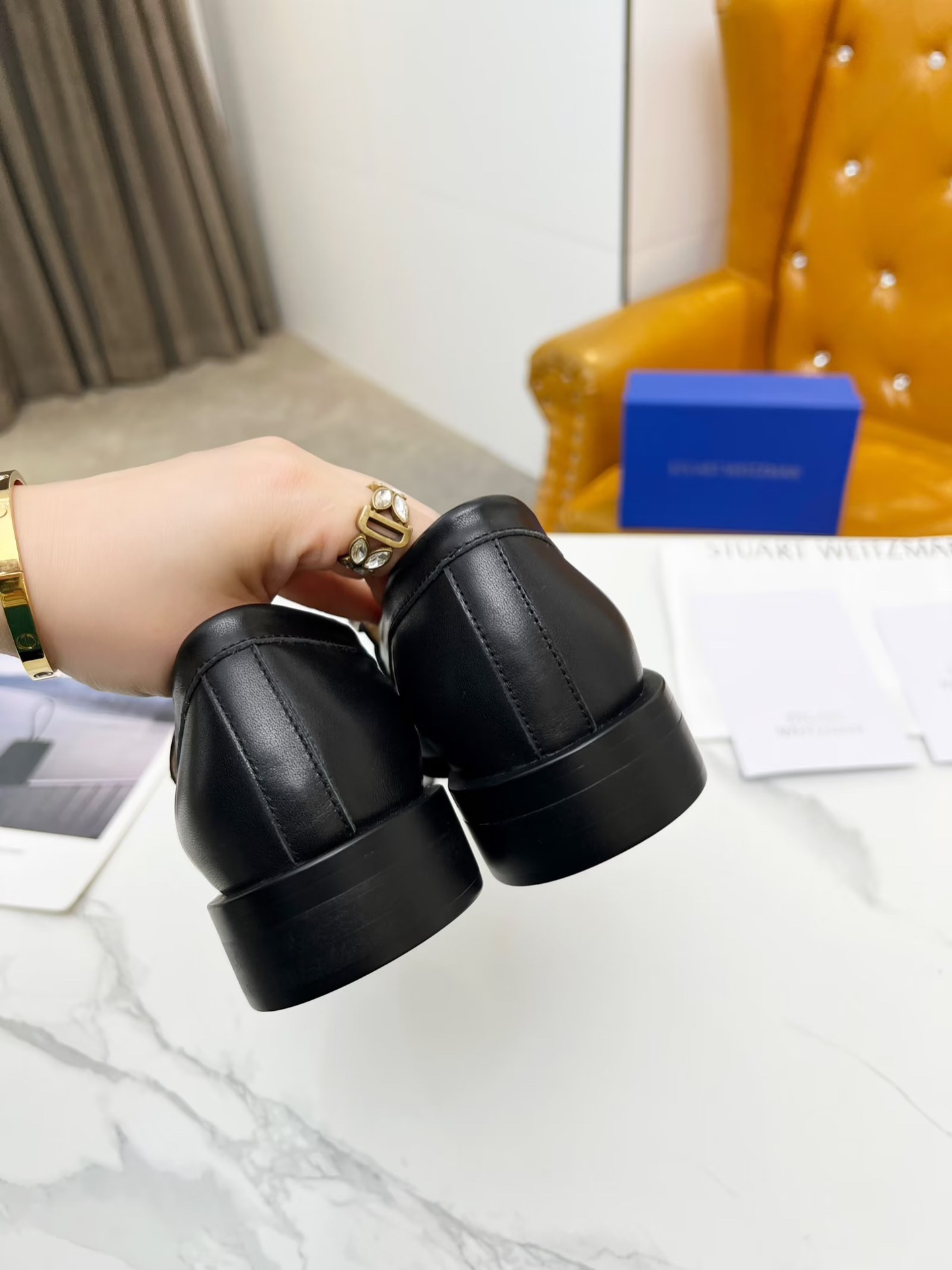 New Stuart Weitzman 2023 Spring/Fall Collection: Stylish Air Shoes with Platinum Pearl Decoder - 图片 5