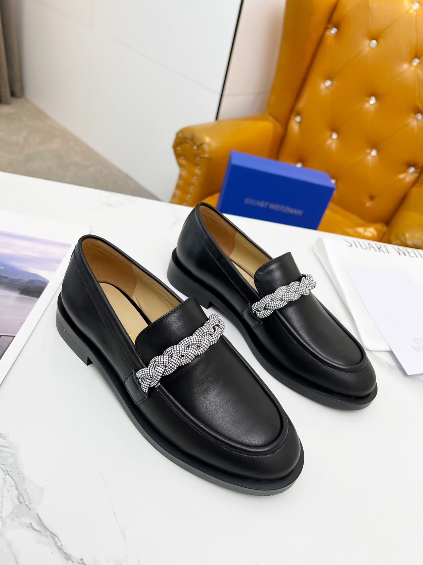 New Stuart Weitzman 2023 Spring/Fall Collection: Stylish Air Shoes with Platinum Pearl Decoder - 图片 3
