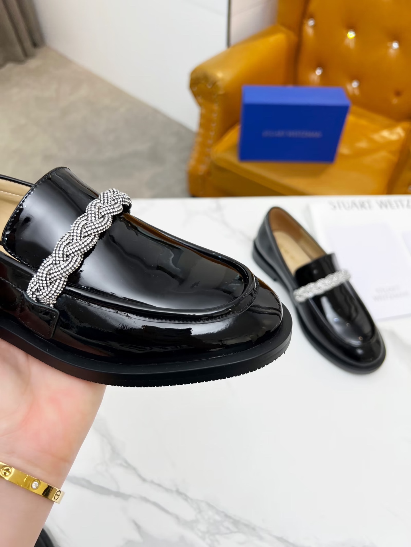 New Stuart Weitzman Spring/Fall 2023 Collection: $500 Bid for 100 Air Pieces - 图片 5