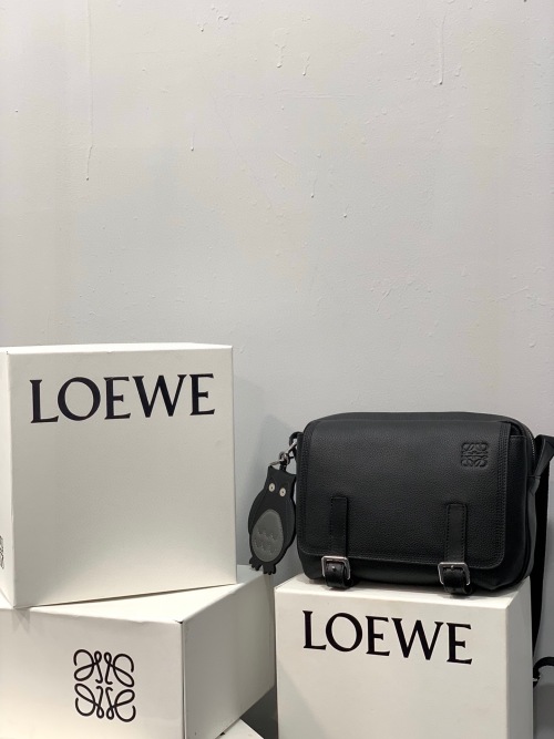 Loewe Military Messenger XS Bag - Bolso bandolera de piel de becerro para hombre 1 Loewe Military Messenger XS Bag - Bolso bandolera de piel de becerro para hombre