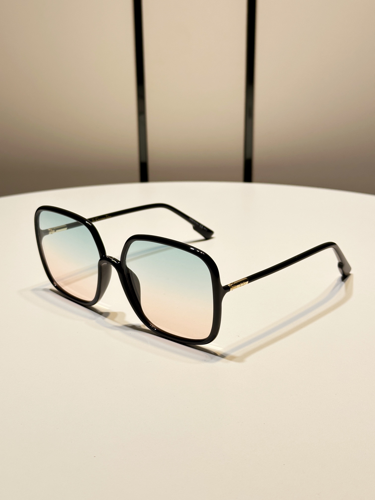 Ultra light and comfortable to wear Dior Dior