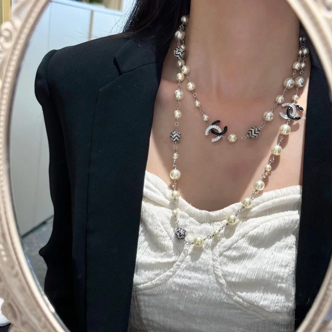 Chanel Necklace with White Pearls and Crystal CC Logo, Elegant Sweater Chain 6 i1698131590 2679 0