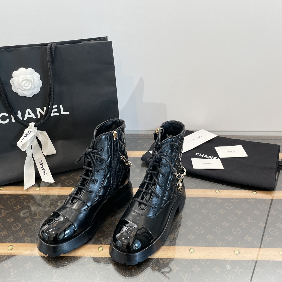 CHANEL 샤넬 2022 가을겨울 에나멜 가죽 두꺼운 밑창 첼시 부츠 4cm 경량 두꺼운 밑창 수입 미러 카프 에나멜
