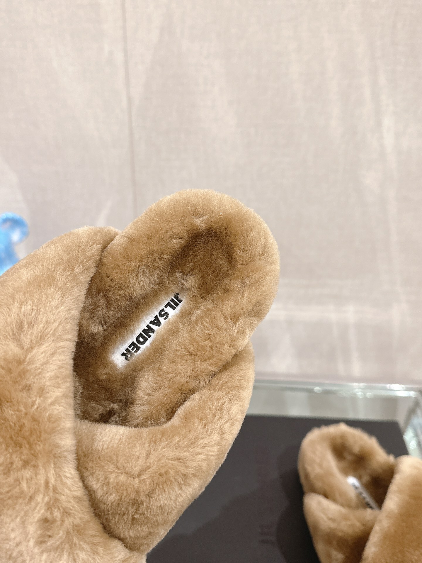 Jill Sande Cross Hair Slippers: Classic Fashion for Home and Outside Comfort - 图片 8
