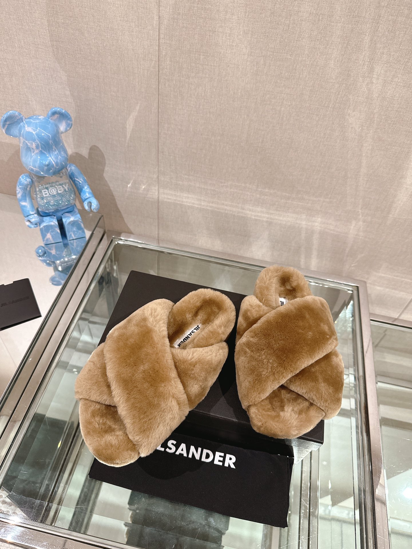 Jill Sande Cross Hair Slippers: Classic Fashion for Home and Outside Comfort - 图片 3
