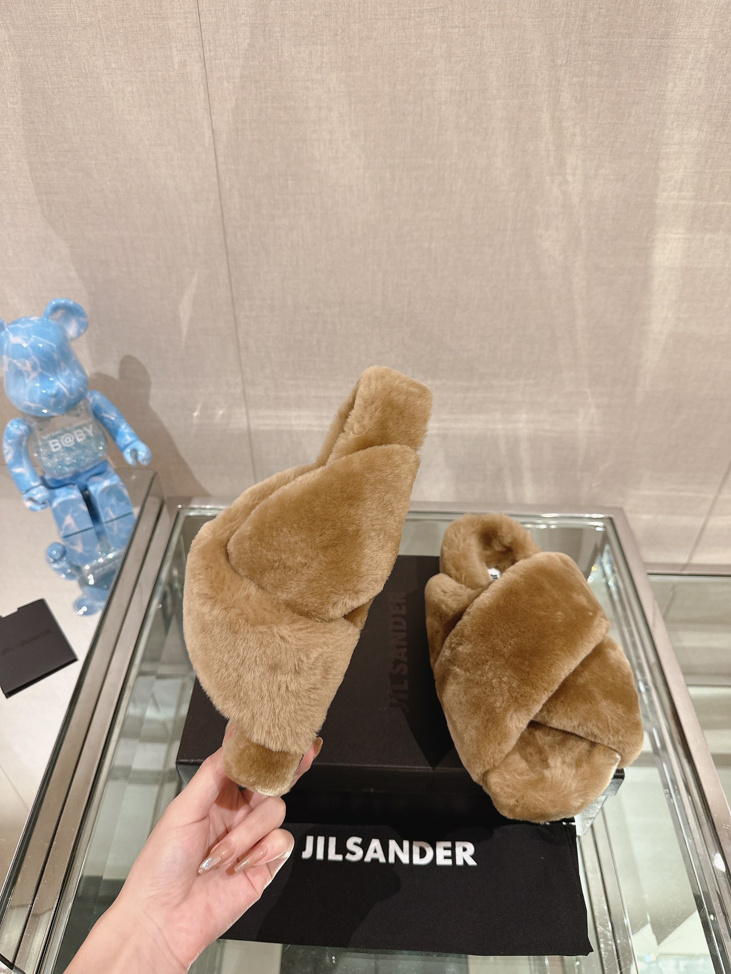 Jill Sande Cross Hair Slippers: Classic Fashion for Home and Outside Comfort - 图片 4